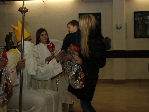 ​FOTO: Sv. Nikola s radošću dočekan u župi Rumboci