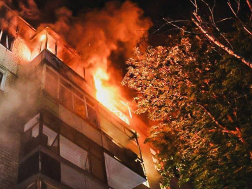 Masivni napad na Harkiv, gore stambene zgrade