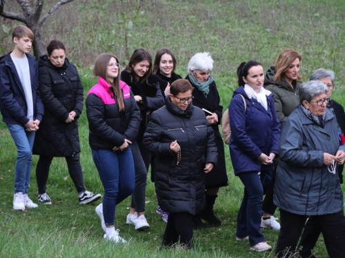 FOTO: Put križa kroz fratarski gaj na Šćitu