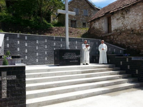 Na Kućanima blagoslovljeno spomen obilježje poginulim i nestalim Kućancima