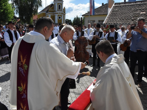 FOTO/VIDEO: Mlada misa vlč. Tomislava Varele
