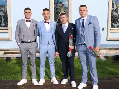 FOTO: Matura 2025. - Defile mladosti na ulicama Prozora