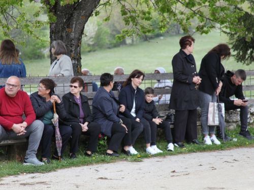 FOTO: Druženje Rumbočana i sv. misa na Zahumu