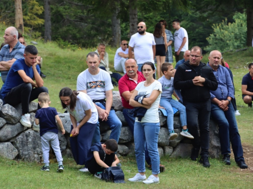 FOTO/VIDEO: Na Vranu služena sv. misa za poginule duvandžije