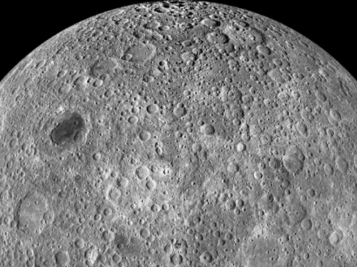 Na udaljenijoj strani Mjeseca ima mnogo više kratera, znanstvenici otkrili zašto