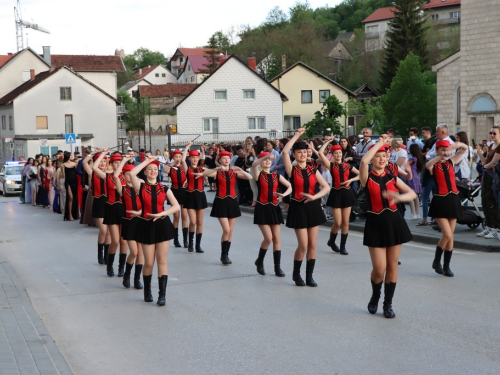 FOTO/VIDEO: Matura 2022. - Defile mladosti na ulicama Prozora