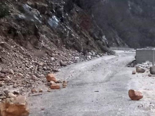 Briga nakon poplava: Mještani golim rukama sklanjaju odrone