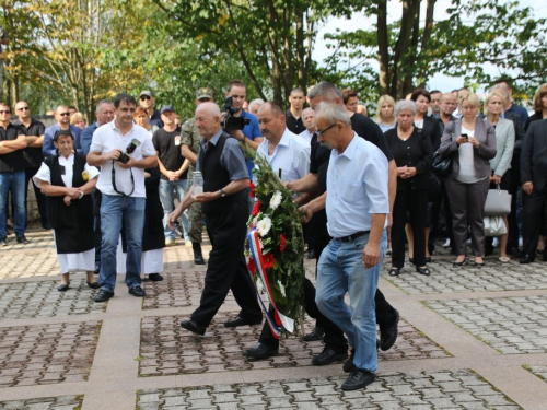 FOTO/VIDEO: Na Uzdolu obilježena 23. obljetnica stravičnog pokolja nad Hrvatima