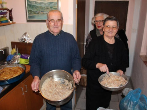 FOTO: Pleternički Ramci - druženje uz pjesme, svirku i specijalitete starog kraja