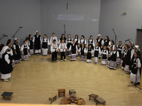 FOTO/VIDEO: Folklorna skupina 'Ramska tradicija' - Božićni običaji u Rami