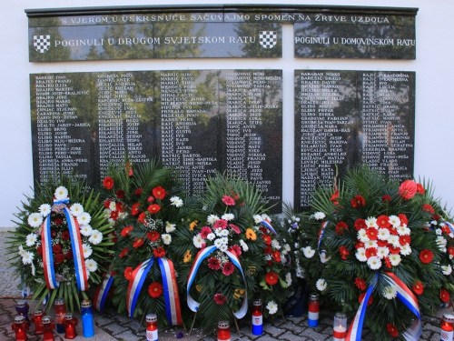 FOTO/VIDEO: Na Uzdolu obilježena 22. obljetnica stravičnog pokolja nad Hrvatima