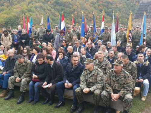 Molitveni pohod na Bobovac - Trebaju nam mudri ljudi i pošteni građani