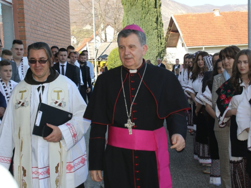 FOTO: Krizma u župi Rumboci