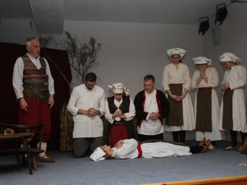 FOTO: Na Šćitu izvedena predstava „Diva Grabovčeva“