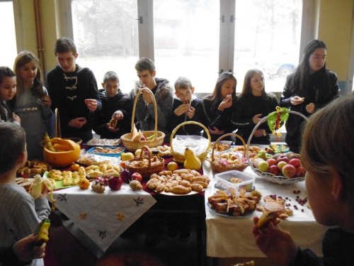 FOTO: Dani kruha u Osnovnoj školi Veselka Tenžere Uzdol