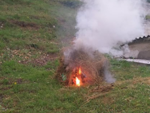 FOTO: Paljenjem svitnjaka Rama dočekuje sv. Ivu