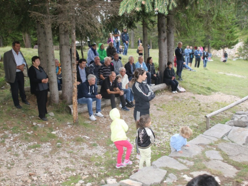 FOTO: Na Vranu služena sv. misa za poginule duvandžije