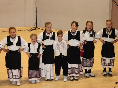 FOTO/VIDEO: Škola folklora u Prozoru koncertom predstavila svoj rad