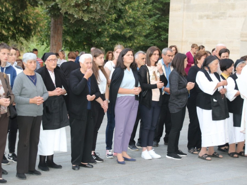 FOTO: Na Šćitu započela trodnevnica, Mladu misu slavio p. Marko Petričević