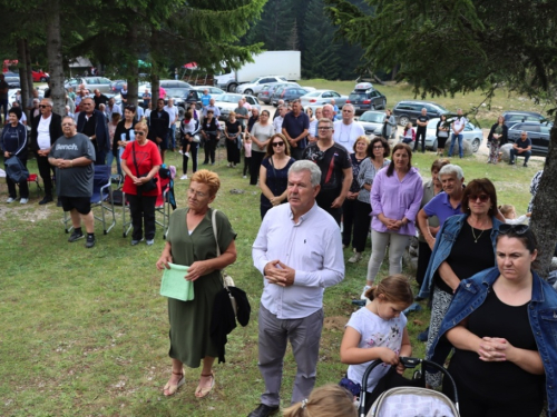 FOTO/VIDEO: Na Vranu služena sv. misa za poginule duvandžije