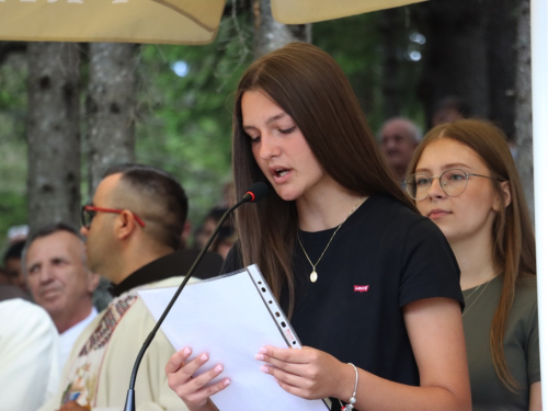 FOTO/VIDEO: Tisuće hodočasnika okupilo se na Kedžari u spomen na Divu Grabovčevu