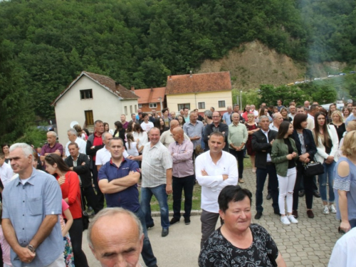 FOTO: Vanjska proslava sv. Ante u župi Gračac