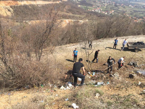 FOTO: Rumbočka mladost u akciji čišćenja Izlaza