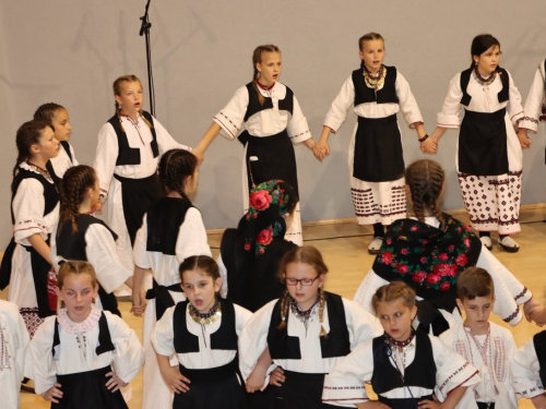 FOTO/VIDEO: Škola folklora u Prozoru koncertom predstavila svoj rad