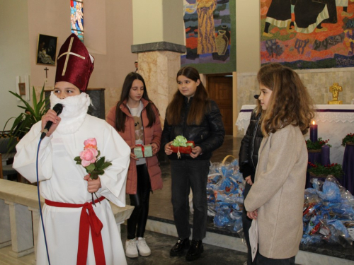 FOTO: Sv. Nikola i ove godine razveselio djecu u župi Rama-Šćit