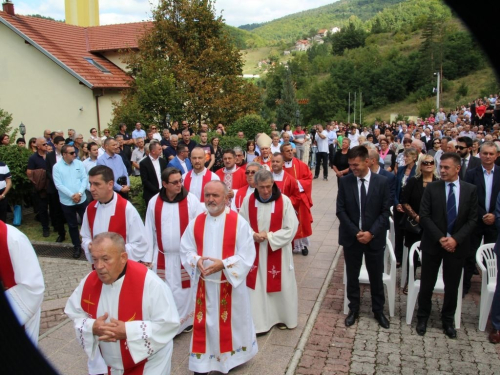 FOTO: Obilježena 26. obljetnica stradanja Hrvata na Uzdolu