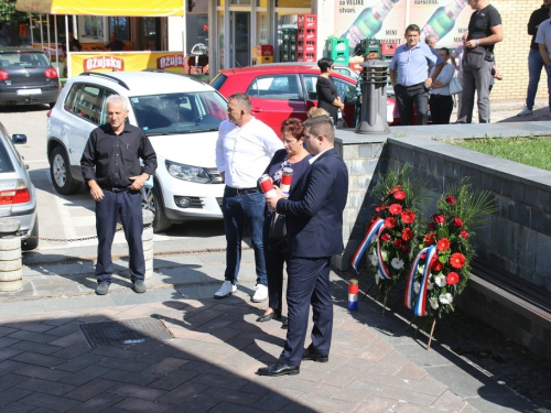 FOTO: Polaganjem vijenaca i svečanom sjednicom započelo obilježavanje Dana općine