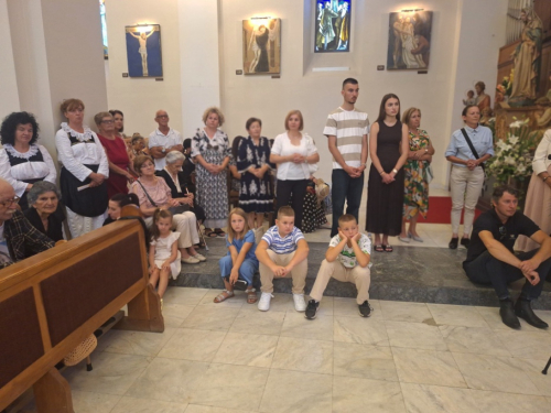 FOTO: Šćitski vikar fra Tomislav Vidović proslavio mladu misu