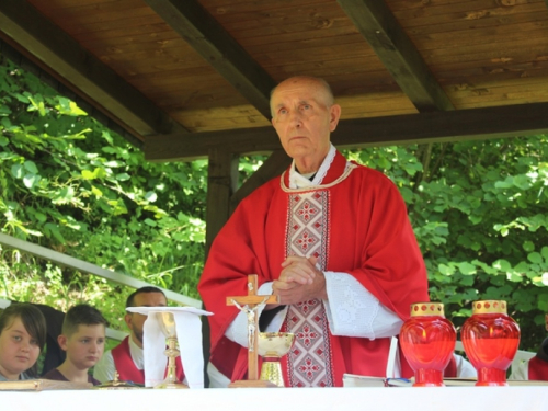 FOTO: Jubilarno 20. hodočašće na grob svećenika mučenika fra Stjepana Barišića