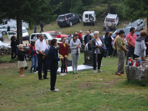 FOTO/VIDEO: Na Vranu služena sv. misa za poginule duvandžije