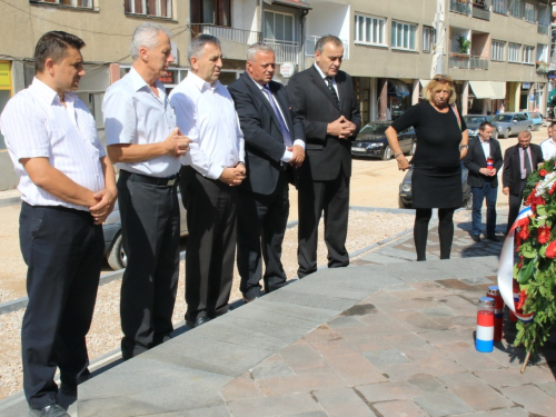 FOTO: Polaganjem vijenaca i svečanom sjednicom započelo obilježavanje Dana općine