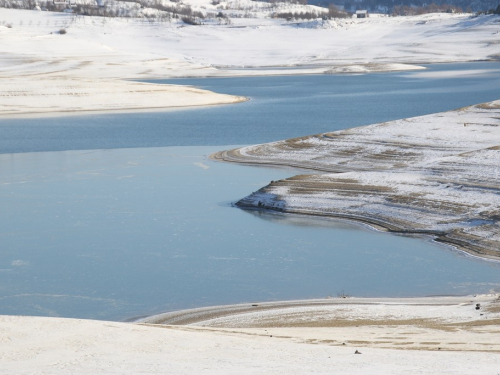 FOTO: Minusi počeli lediti Ramsko jezero