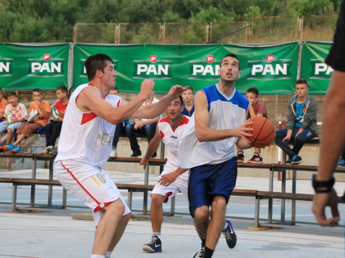 FOTO: U Prozoru počeo 13. Streetball turnir