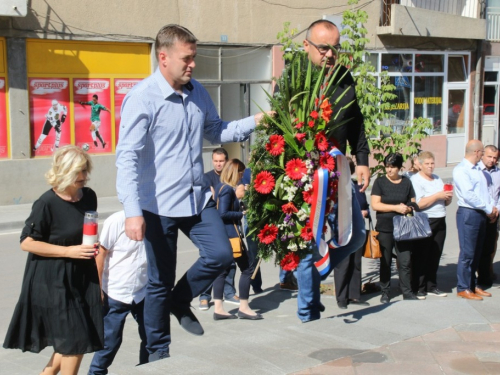 FOTO: Polaganjem vijenaca i svečanom sjednicom započelo obilježavanje Dana općine