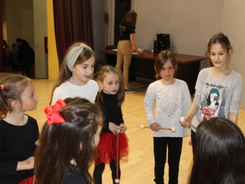 Ramske mažoretkinje Kikići zabavile se na ''Game day with kids''