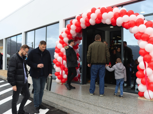 FOTO/VIDEO: Svečano otvoren prodajni centar Baković u Ripcima