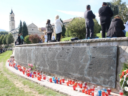 FOTO: Dan sjećanja na ramske žrtve