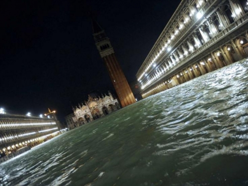 Venecija pogođena najgorim poplavama u 53 godine