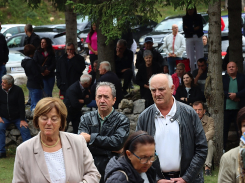 FOTO: Na Vranu služena sv. misa za poginule duvandžije