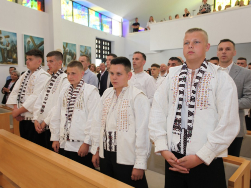 FOTO: Krizma u župi Rumboci