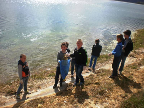 FOTO: Učenici u Eko akciji čišćenja obale Ramskog jezera