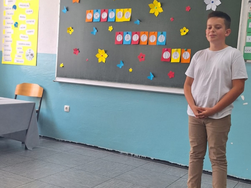 FOTO: Priredba povodom Majčinog dana u područnoj školi na Lugu
