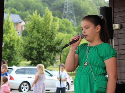 FOTO: 16. festival duhovne glazbe ''Djeca pjevaju Isusu'' u župi Prozor