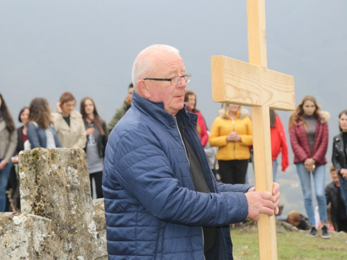 FOTO: Ramski put križa na brdo Gračac