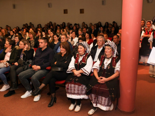 FOTO/VIDEO: Večer folklora u Prozoru