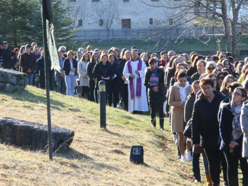 FOTO: Put križa kroz fratarski gaj na Šćitu